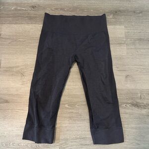 Navy Blue Lululemon capri leggings size 8